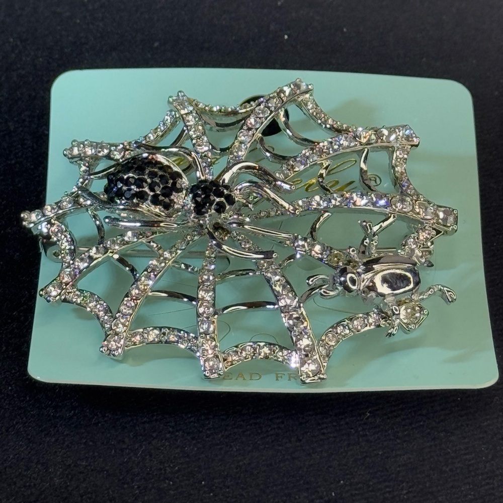 and Lovey’s Gothic Rhinestone Spider Web Brooch Pins Silver Black NWT